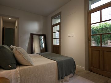 VENTA RICCHIERI 400, CASA DOS PLANTAS, 3 DORMITORIOS, 3 BAÑOS, CON COCHERA.