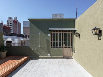 VENTA RICCHIERI 400, CASA DOS PLANTAS, 3 DORMITORIOS, 3 BAÑOS, CON COCHERA.