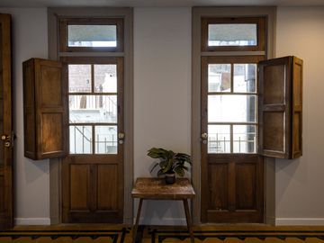 VENTA RICCHIERI 400, CASA DOS PLANTAS, 3 DORMITORIOS, 3 BAÑOS, CON COCHERA.