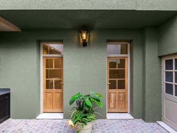 VENTA RICCHIERI 400, CASA DOS PLANTAS, 3 DORMITORIOS, 3 BAÑOS, CON COCHERA.
