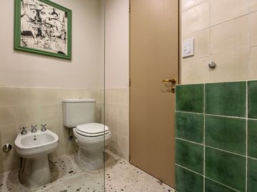 VENTA RICCHIERI 400, CASA DOS PLANTAS, 3 DORMITORIOS, 3 BAÑOS, CON COCHERA.