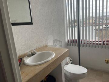 Oficina con Inqulino incluido en Venta, Edificio Tec100, Centro, Querétaro