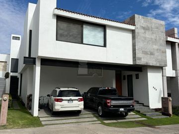 Casa Residencial en Venta en Fraccionamiento Villantigua, San Luis Potosi