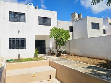 Casa en venta en cerrada Santa Fe, Mérida, Yucatán.