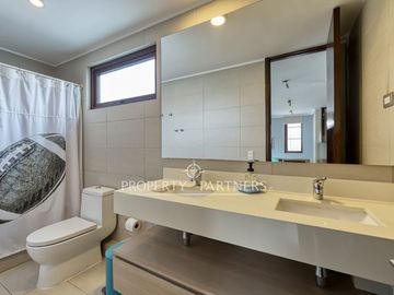 Casa moderna en excelente estado en Condominio de Piedra Roja