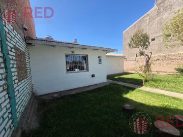 Vende Casa de 3 dormitorios en Neuquén.