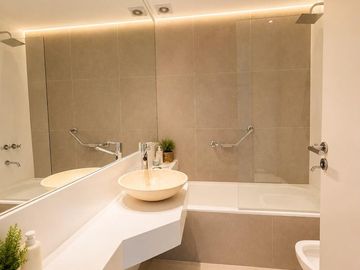 Venta Excelente Departamento 4 amb/2 cocheras/2 Bauleras,  en Puerto Escondido. Nordelta.