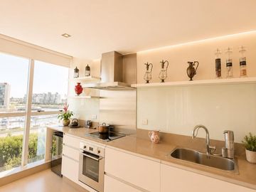 Venta Excelente Departamento 4 amb/2 cocheras/2 Bauleras,  en Puerto Escondido. Nordelta.
