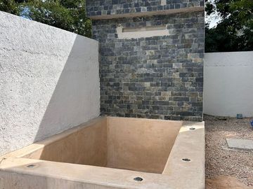 CASA CON ALBERCA EN VENTA EN MERIDA, YUCATAN.