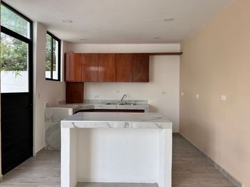 CASA CON ALBERCA EN VENTA EN MERIDA, YUCATAN.