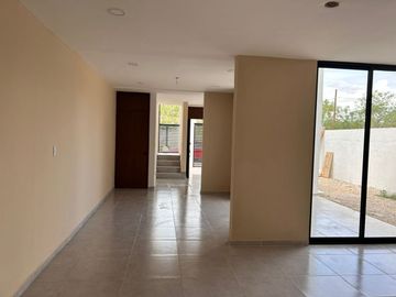 CASA CON ALBERCA EN VENTA EN MERIDA, YUCATAN.