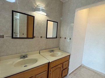 Casa en Venta, Lomas del Olivo, 4 Recámaras