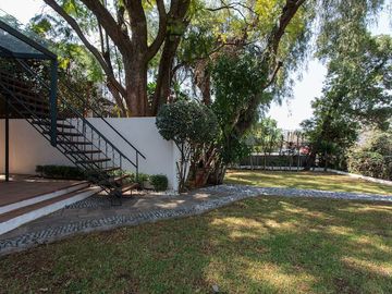 VENTA RESIDENCIA CON 5 TERRAZAS , JARDIN , EN LOMAS DE BELLAVISTA