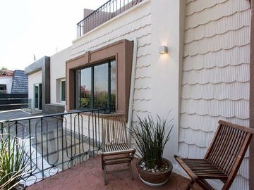 VENTA RESIDENCIA CON 5 TERRAZAS , JARDIN , EN LOMAS DE BELLAVISTA