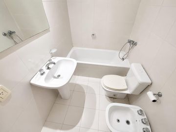 VENTA  Monoambiente con Balcón Al Contrafrente. Cochera. Palermo
