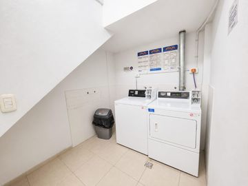 VENTA  Monoambiente con Balcón Al Contrafrente. Cochera. Palermo