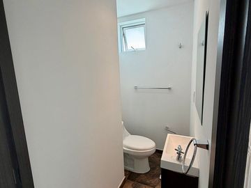 MODERNO DEPARTAMENTO SEMI AMUEBLADO EN RENTA CON VISTA AL LAGO EN JURIQUILLA