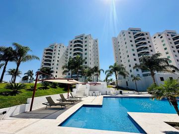 MODERNO DEPARTAMENTO SEMI AMUEBLADO EN RENTA CON VISTA AL LAGO EN JURIQUILLA