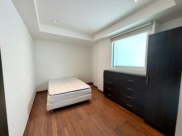 MODERNO DEPARTAMENTO SEMI AMUEBLADO EN RENTA CON VISTA AL LAGO EN JURIQUILLA