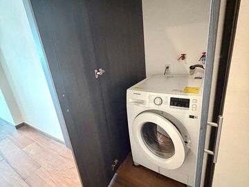 MODERNO DEPARTAMENTO SEMI AMUEBLADO EN RENTA CON VISTA AL LAGO EN JURIQUILLA