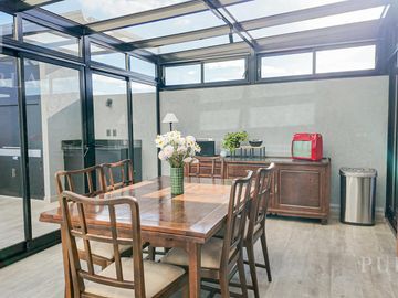 Departamento de 5 ambientes con oficina, balcón, terraza propia con parrilla y vistas panorámicas