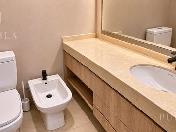 Departamento de 5 ambientes con oficina, balcón, terraza propia con parrilla y vistas panorámicas
