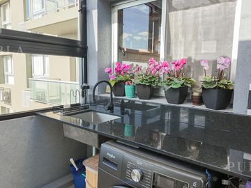 Departamento de 5 ambientes con oficina, balcón, terraza propia con parrilla y vistas panorámicas