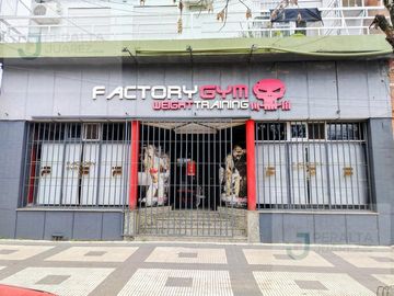 Local/ Salón comercial EN VENTA.