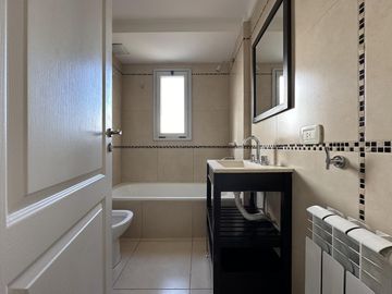 Departamento 2 ambientes en alquiler con cochera