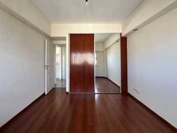 Departamento 2 ambientes en alquiler con cochera