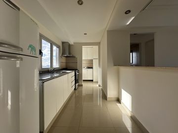 Departamento 2 ambientes en alquiler con cochera