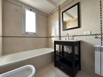 Departamento 2 ambientes en alquiler con cochera