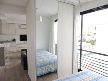 Departamento de dos ambientes amoblado con cochera propia  en alquiler - Saavedra