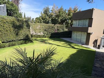 EN VENTA CASA EN HERRADURA EN CERRADA CON GRAN JARDÍN