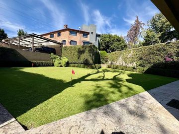 EN VENTA CASA EN HERRADURA EN CERRADA CON GRAN JARDÍN