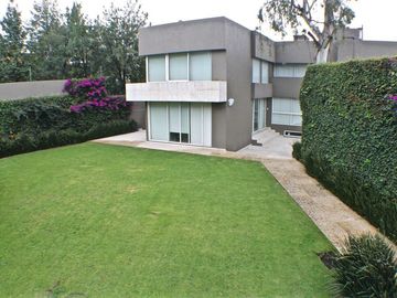 EN VENTA CASA EN HERRADURA EN CERRADA CON GRAN JARDÍN