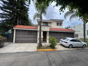 CASA EN VENTA EN CHAPALITA