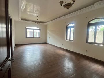 CASA EN VENTA EN CHAPALITA