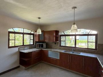 CASA EN VENTA EN VALLE REAL