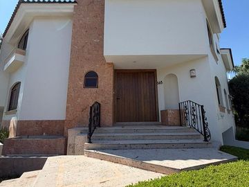 CASA EN VENTA EN VALLE REAL