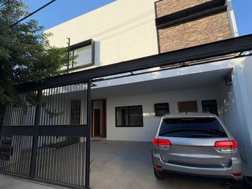 CASA EN VENTA EN COL. SANTA FE