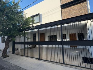CASA EN VENTA EN COL. SANTA FE