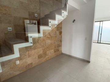CASA EN VENTA EN COL. SANTA FE