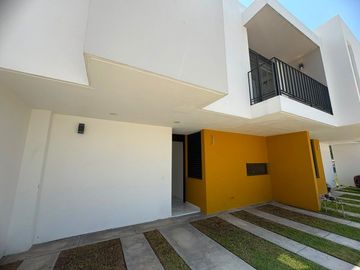 CASA EN VENTA O RENTA EN BOSQUES DE SANTA ANITA
