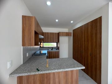 CASA EN VENTA O RENTA EN BOSQUES DE SANTA ANITA
