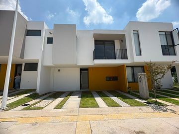 CASA EN VENTA O RENTA EN BOSQUES DE SANTA ANITA