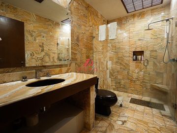 Casa en venta  en Club de Golf Santa Anita, Tlajomulco, con acabados de lujo