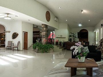 Casa en venta  en Club de Golf Santa Anita, Tlajomulco, con acabados de lujo