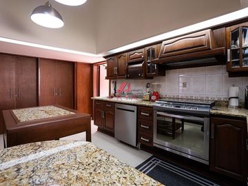 Casa en venta  en Club de Golf Santa Anita, Tlajomulco, con acabados de lujo