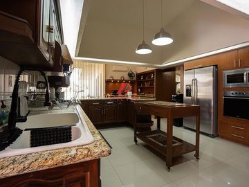 Casa en venta  en Club de Golf Santa Anita, Tlajomulco, con acabados de lujo